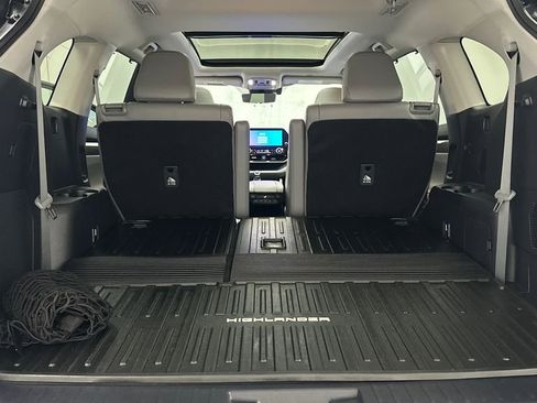 Used 2024 Toyota Highlander Platinum image 13