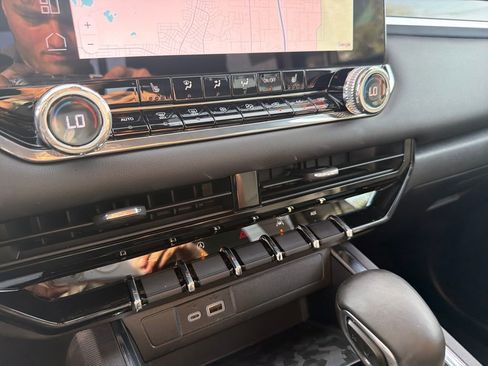 Used 2024 GMC Canyon Elevation w/ Elevation Premium Package image 36