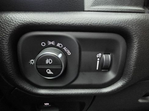 New 2026 RAM 1500 Express AWD/4WD image 16