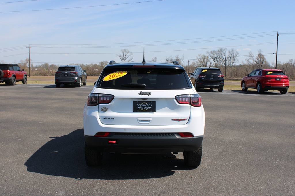 Used 2025 Jeep Compass Trailhawk AWD/4WD image 8