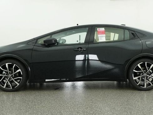 New 2026 Toyota Prius Plug-In Hybrid FWD image 38