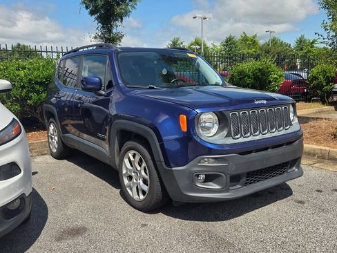 Used 2017 Jeep Renegade Latitude FWD image 3