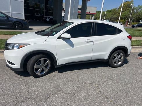 Used 2017 Honda HR-V LX image 1