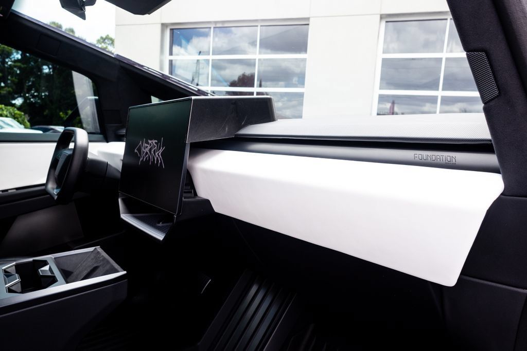 Used 2024 Tesla Cybertruck AWD Crew Cab image 36