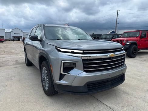Used 2025 Chevrolet Traverse LT AWD/4WD image 3