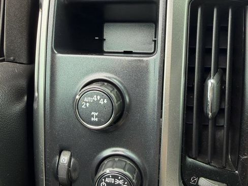 Used 2019 Chevrolet Silverado 1500 LT AWD/4WD image 10