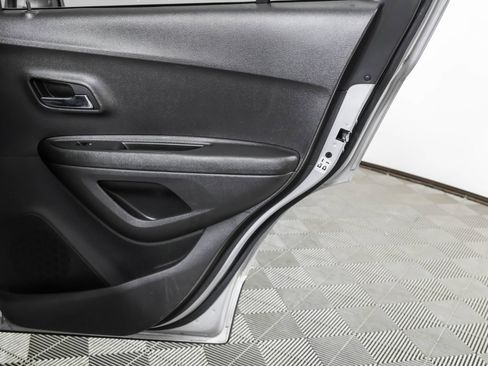 Used 2019 Chevrolet Trax LT w/ LT Convenience Package FWD image 41