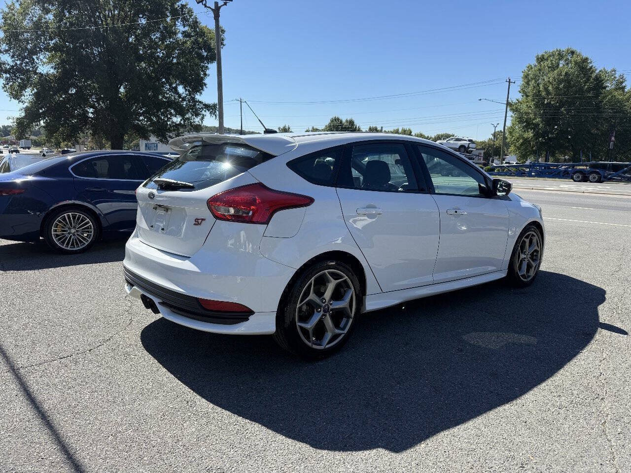 Used 2017 Ford Focus ST FWD image 5