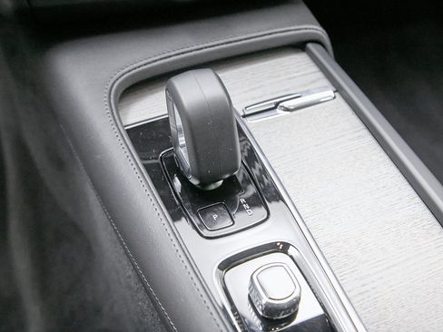 Certified 2025 Volvo S90 B6 Plus image 18