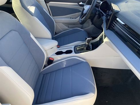 New 2026 Volkswagen Jetta SE image 8