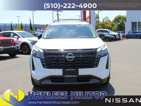 New 2026 Nissan Pathfinder SL w/ SL Premium Package AWD/4WD image 4