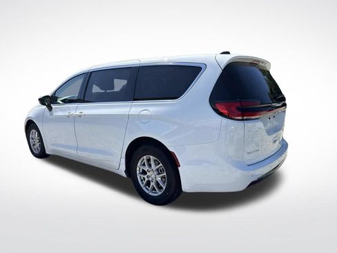 Used 2024 Chrysler Pacifica Touring-L FWD image 13