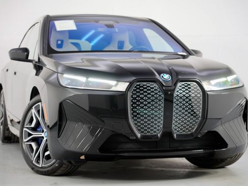 Used 2022 BMW iX xDrive50 w/ Premium Package image 4