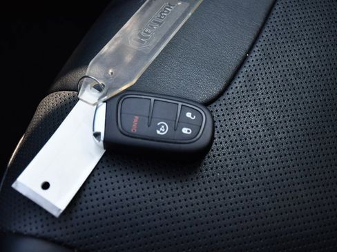 Used 2022 Jeep Cherokee Latitude Lux image 18