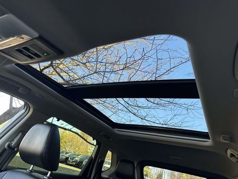 Used 2023 Nissan Rogue SL w/ SL Premium Package image 15