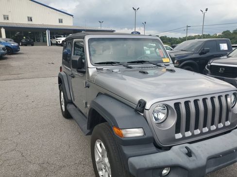 Used 2019 Jeep Wrangler Sport AWD/4WD image 4