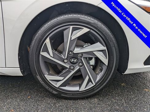 Certified 2025 Hyundai Elantra SEL image 11