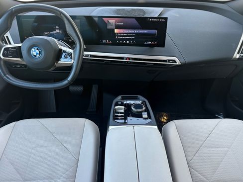 Used 2024 BMW iX xDrive50 w/ Sport Package AWD/4WD image 17