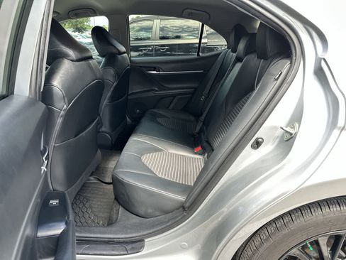 Used 2020 Toyota Camry SE FWD image 4