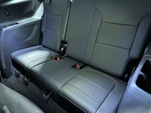 Used 2022 Chevrolet Traverse LT image 11