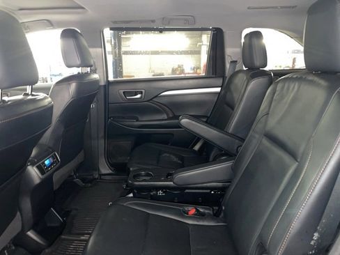 Used 2015 Toyota Highlander XLE image 18