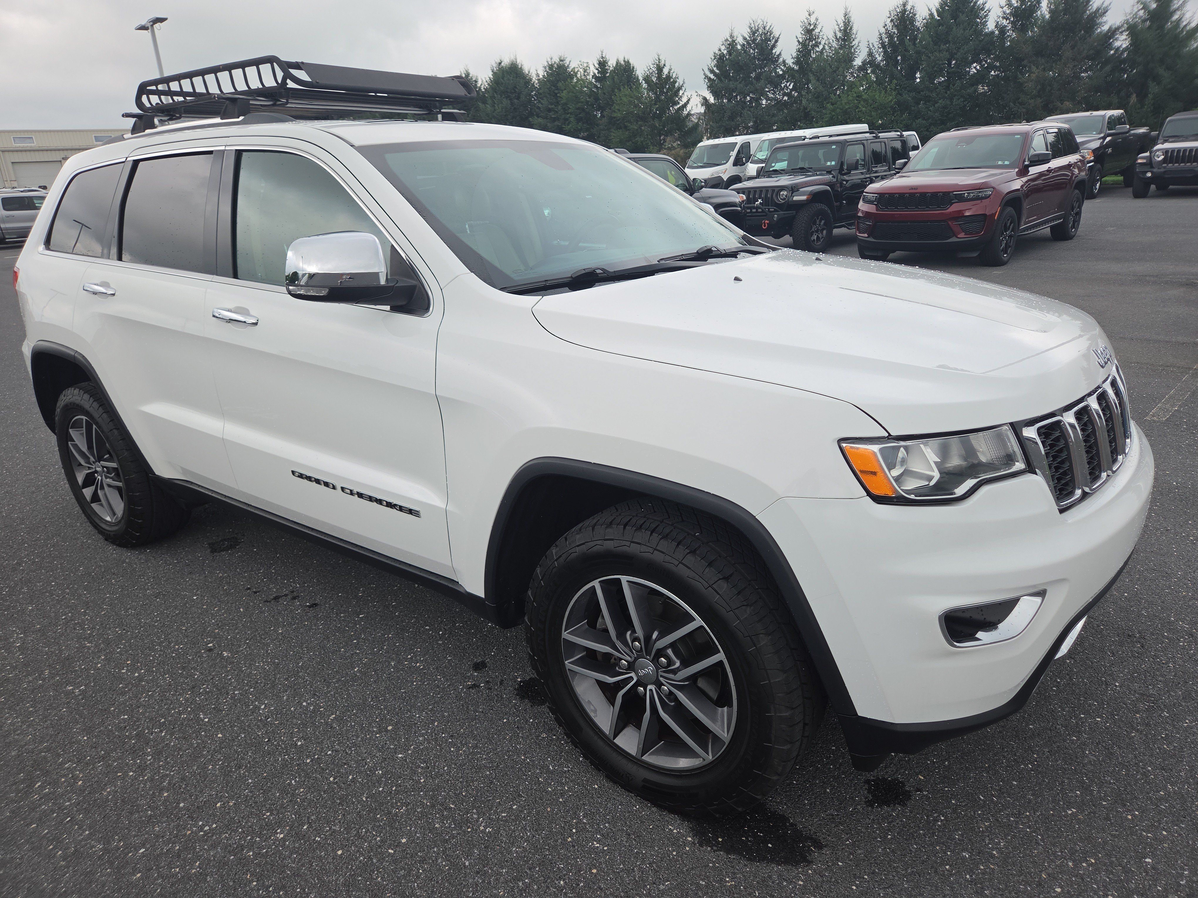 Used 2017 Jeep Grand Cherokee Limited AWD/4WD image 18