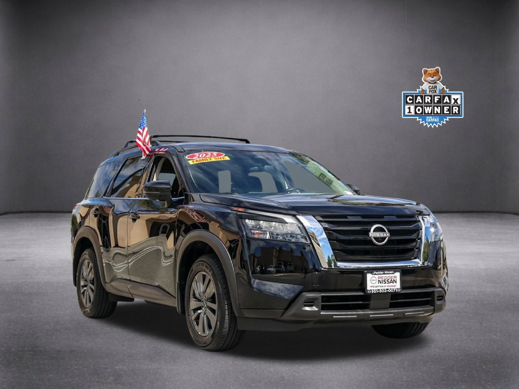 Used 2025 Nissan Pathfinder SV FWD image 2