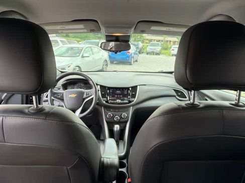 Used 2022 Chevrolet Trax LT w/ Premium Seat Package AWD/4WD image 17