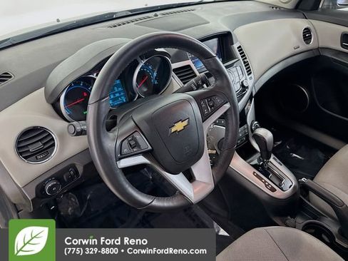 Used 2013 Chevrolet Cruze Eco image 9