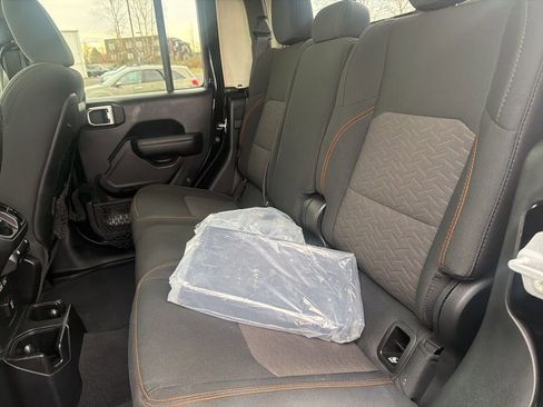 Used 2021 Jeep Gladiator Mojave AWD/4WD image 19