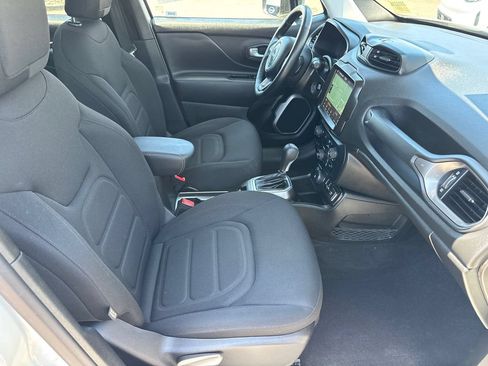 Certified 2022 Jeep Renegade Latitude w/ Convenience Group AWD/4WD image 15