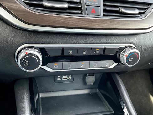 Used 2024 Nissan Altima 2.5 SV image 15