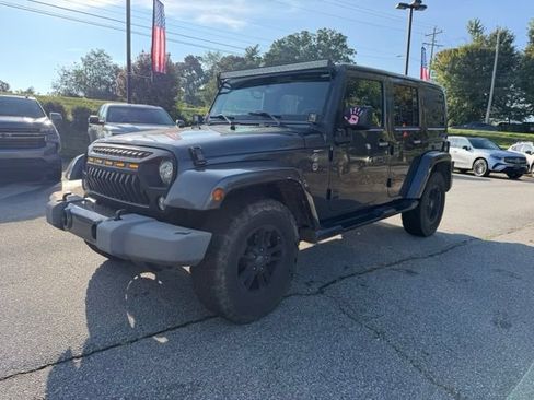 Used 2017 Jeep Wrangler Unlimited Sahara w/ Connectivity Group AWD/4WD image 1