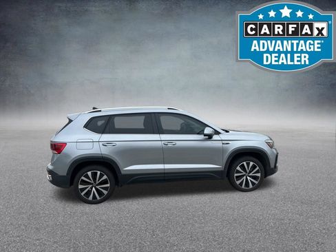 Used 2024 Volkswagen Taos SE FWD image 1