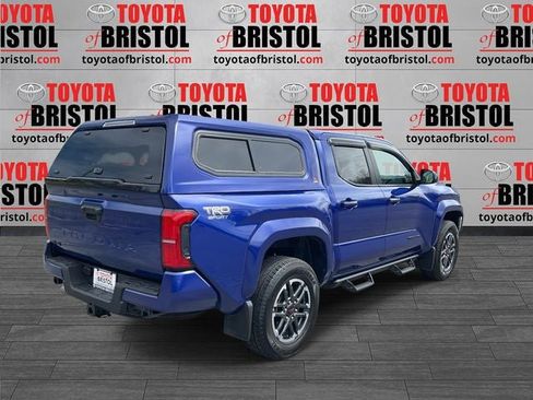 Used 2025 Toyota Tacoma TRD Sport image 3