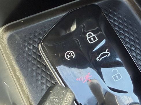 Used 2026 Volkswagen Tiguan SE AWD/4WD image 22