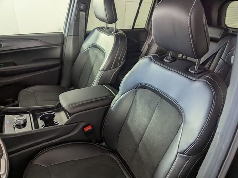 New 2025 Jeep Grand Cherokee Altitude image 11