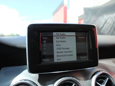 Used 2015 Mercedes-Benz GLA 250 image 17