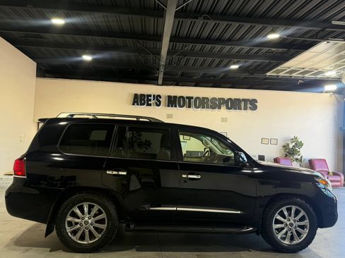 Used 2011 Lexus LX 570 4WD w/ Luxury Pkg image 5