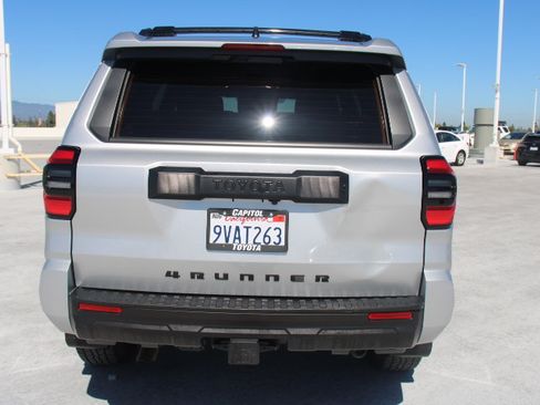 Certified 2025 Toyota 4Runner SR5 AWD/4WD image 4