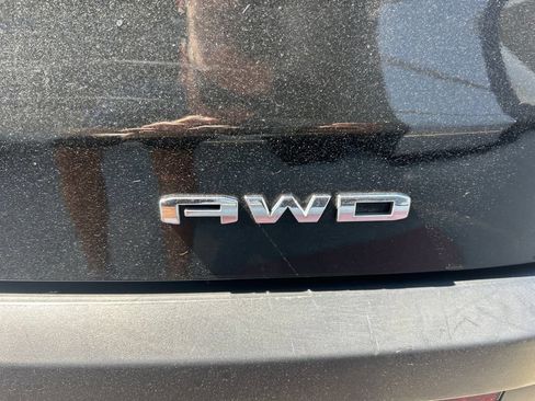 Used 2023 GMC Acadia SLT AWD/4WD image 11