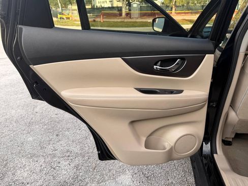 Used 2015 Nissan Rogue SV FWD image 25