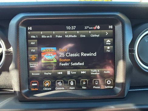 Used 2022 Jeep Wrangler Unlimited Sahara w/ Cold Weather Group image 18