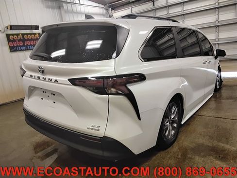 Used 2023 Toyota Sienna XLE w/ XLE Plus Package AWD/4WD image 3