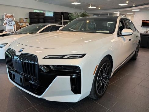 Used 2025 BMW 760i xDrive AWD/4WD image 7
