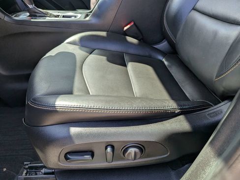 Used 2019 Chevrolet Equinox Premier FWD image 23