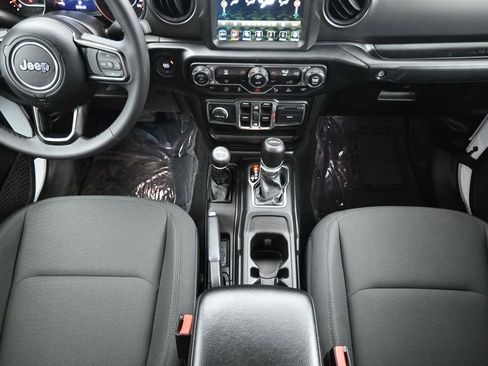 Used 2023 Jeep Gladiator Sport image 31