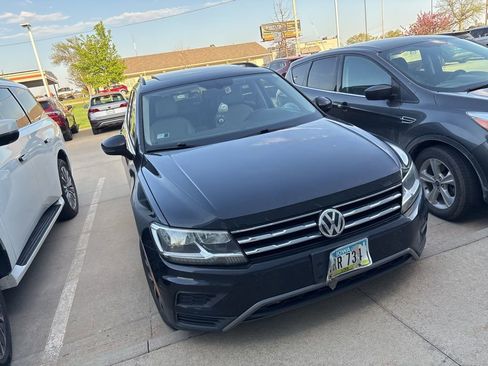 Used 2020 Volkswagen Tiguan SE AWD/4WD image 2