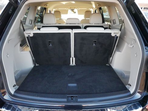 Certified 2024 Volkswagen Atlas SE image 18