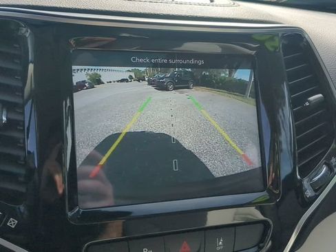 Used 2020 Jeep Cherokee Limited w/ Technology Group FWD image 21
